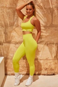 Intensity Seamless Ribbed V Waist Leggings In Green -Sculpt Sets Body bt0324 bt0342 5 intensity accelerate green racer back sports bra contour leggings set