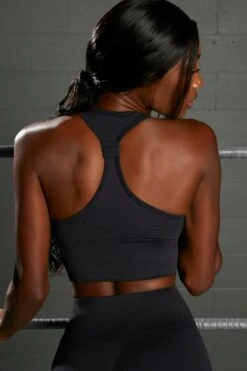 Racer Knot Back Seamless Crop Top In Black 11 Racer Knot Back Seamless Crop Top In Black -Sculpt Sets Body bt0366 bt0372 7 flash overhaul black scoop neck crop top shorts seamless sportswear 1